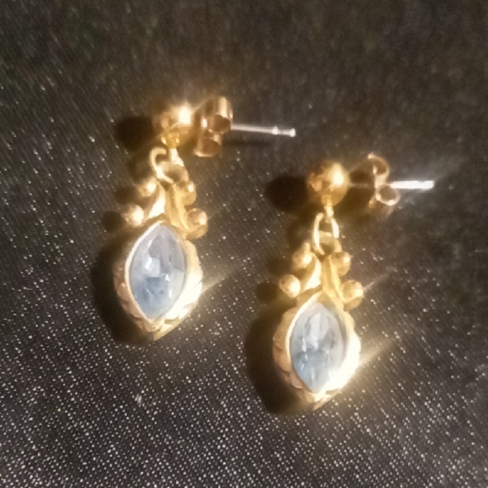 Avon Victorian Style Drop Earrings Gold With A Beautiful Blue Stone Earrings.